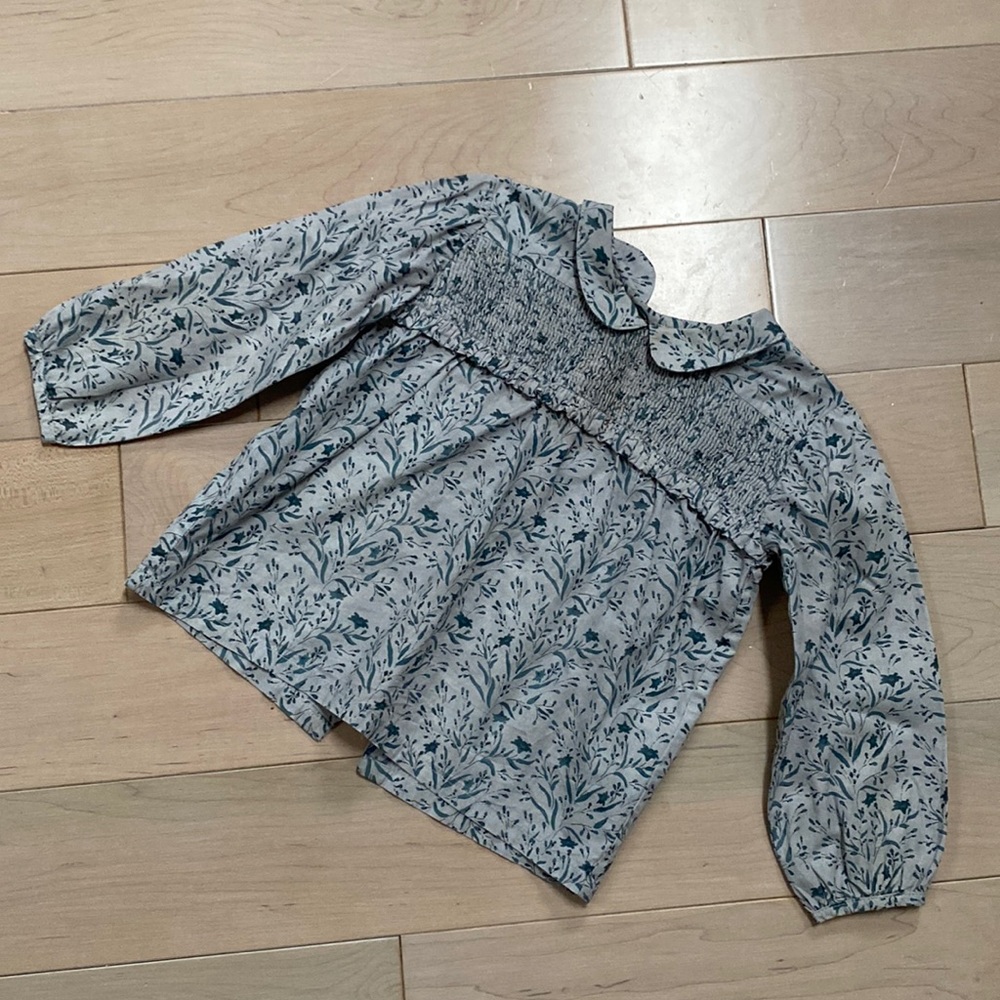 Bonnet a pompon Spanish designer girls cotton floral smocked blouse